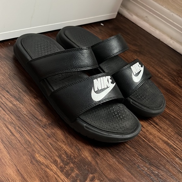 BLACK NIKE 2 STRAP SLIDES - Picture 2 of 4